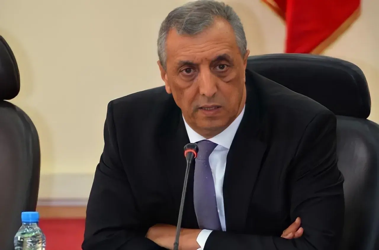 بعد مقال هبة بريس.. والي جهة مراكش يقرر إغلاق ملهى ليلي يستغل النشيد الوطني في ترويج الخمور