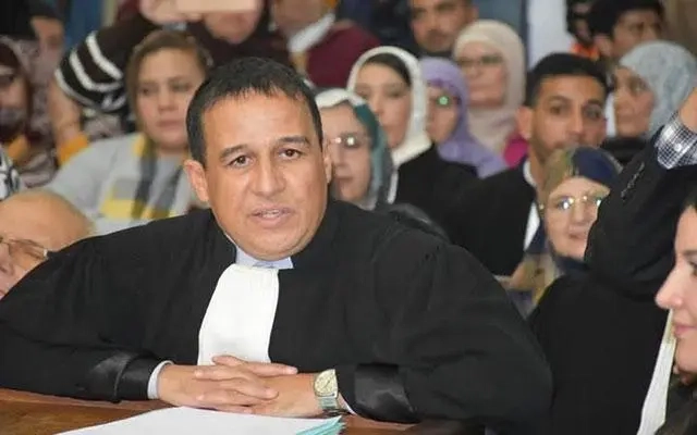 أكادير: النقيب السابق "خليل " يرفع دعوى قضائية ضد ثلاث صفحات فايسبوكية وينفي شراء "ماستر"