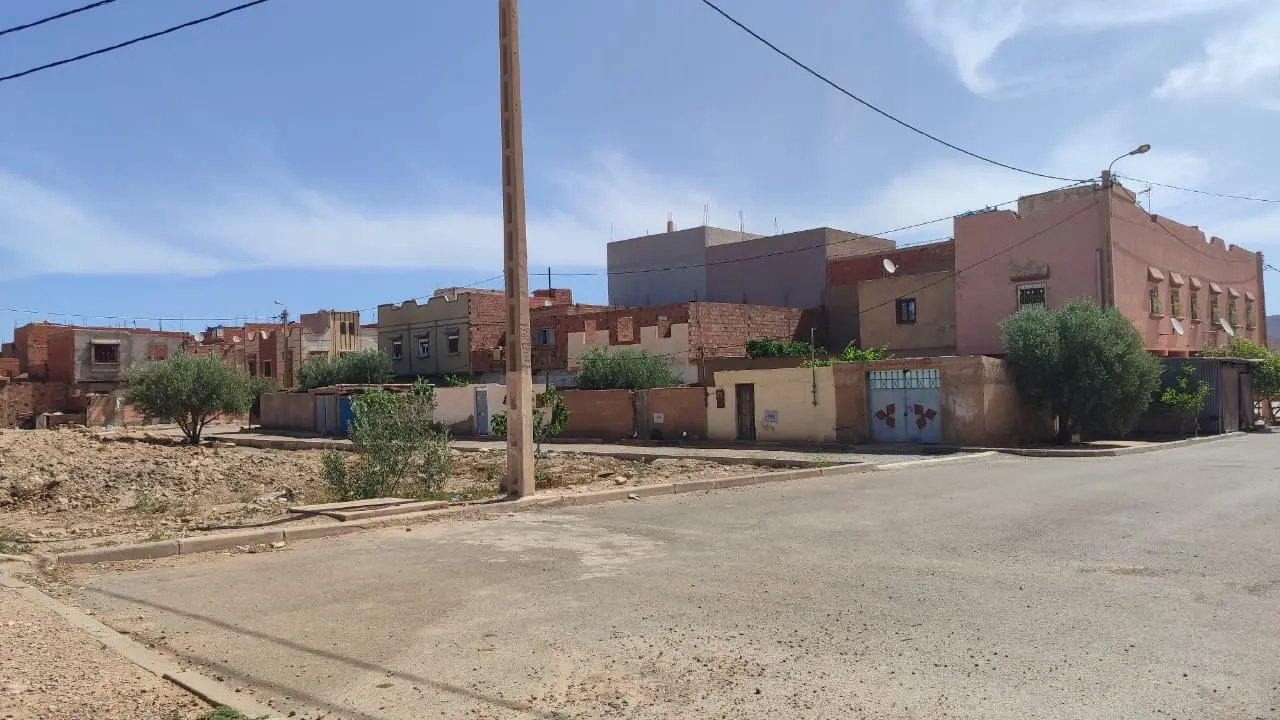 ساكنة حي العمال بقنفودة تطالب عامل إقليم جرادة بالتدخل لتسوية وضعية منازلها