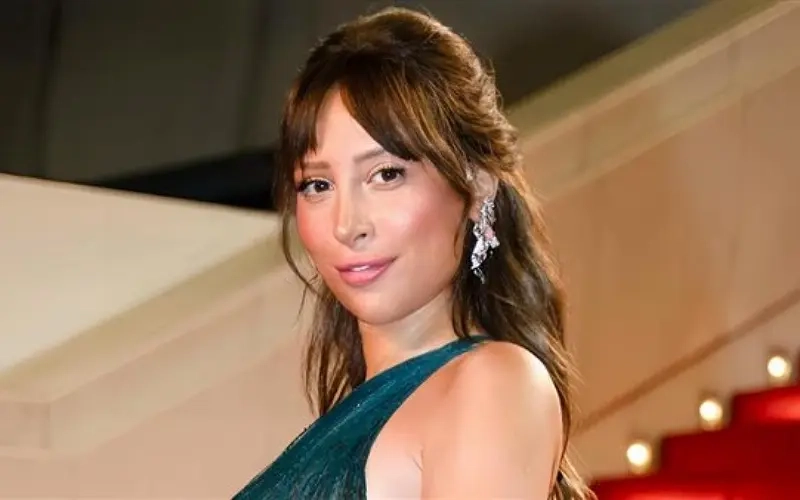 الفنانة المصرية سمية الألفي تخطف الأنظار في مهرجان كان السينمائي وتتصدر الترند