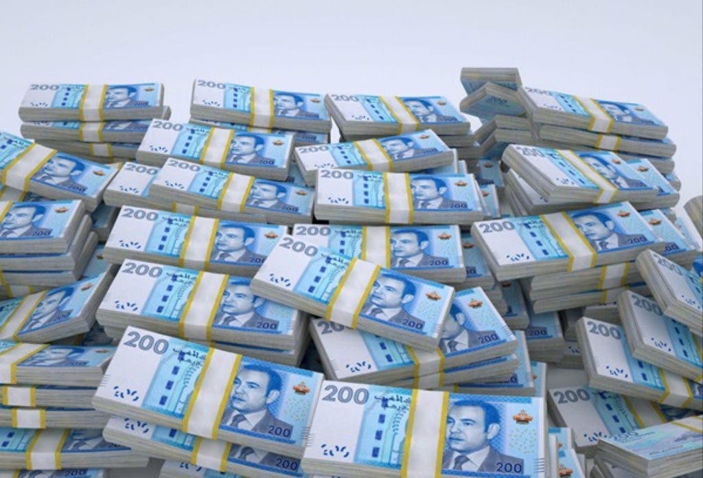 كيف بنى أستاذ أكادير' النافذ' إمبراطوريته من شهادات الماستر؟