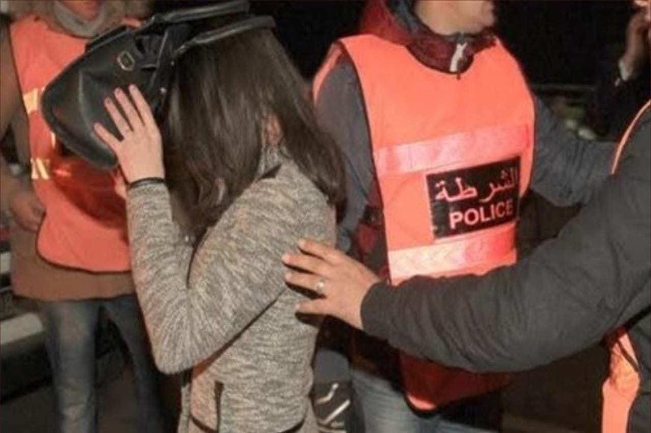 توقيف يوتيوبر شهيرة في مطار محمد الخامس بسبب بيع "قويلبات" مزورة لتكبير الأرداف