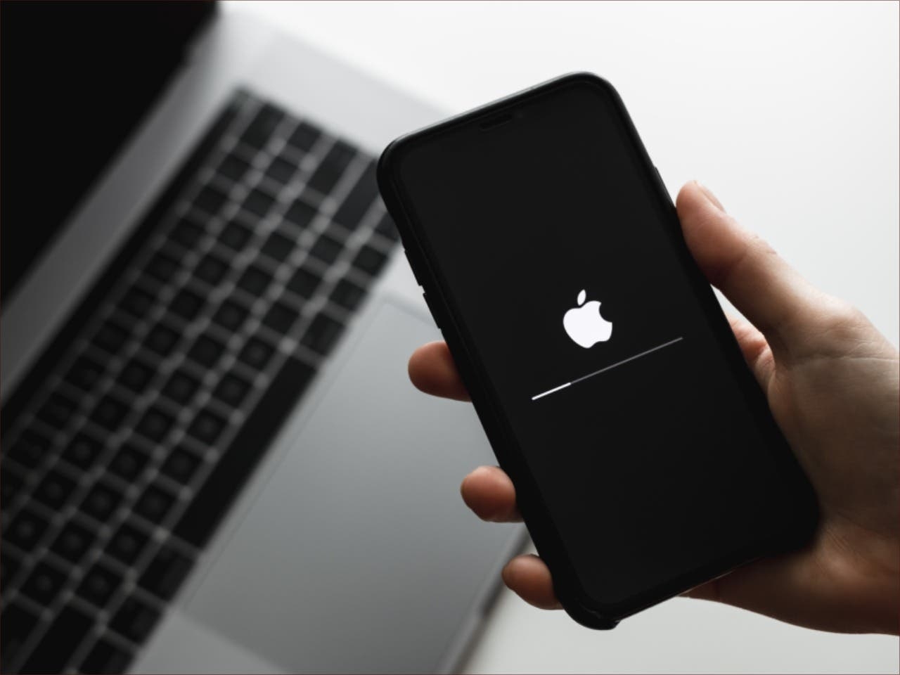 آبل تطلق تحديث iOS 18.5 بميزات جديدة وتحسينات أمنية