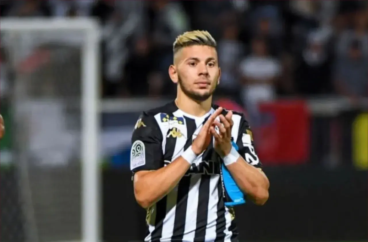 قبل التوقيع مع الزمالك.. محكمة فرنسية تدين اللاعب الجزائري الملالي