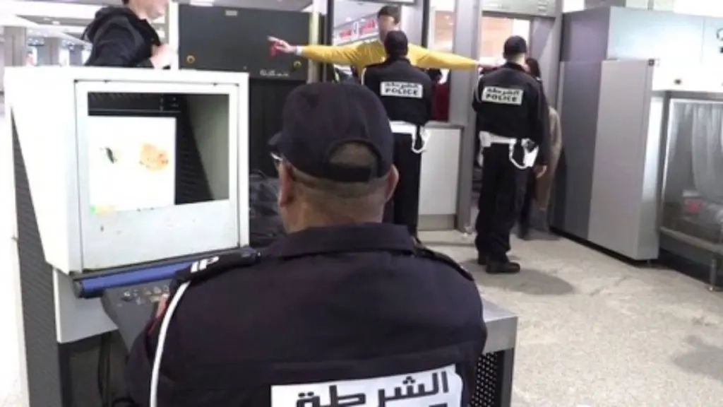 توقيف فرنسي من أصول تونسية بمطار محمد الخامس مطلوب في قضايا قتل وتهريب مخدرات