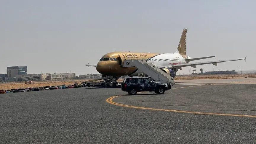 طائرة تهبط بسلام في مطار الكويت الدولي بعد بلاغ بوجود قنبلة