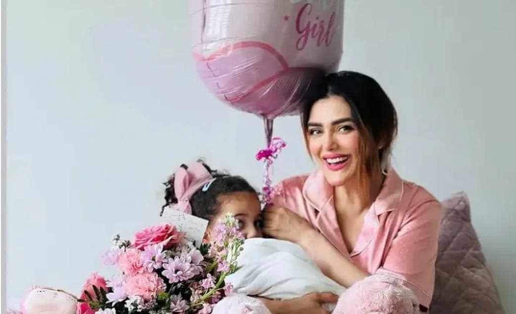 نرجس الحلاق تلجأ للقضاء بعد حملة تشهير ضد ابنتيها - صور