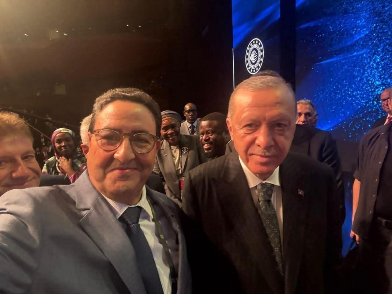 انتقادات تطال الوزير قيوح بسبب "سيلفي" مع أردوغان خلال منتدى دولي للنقل
