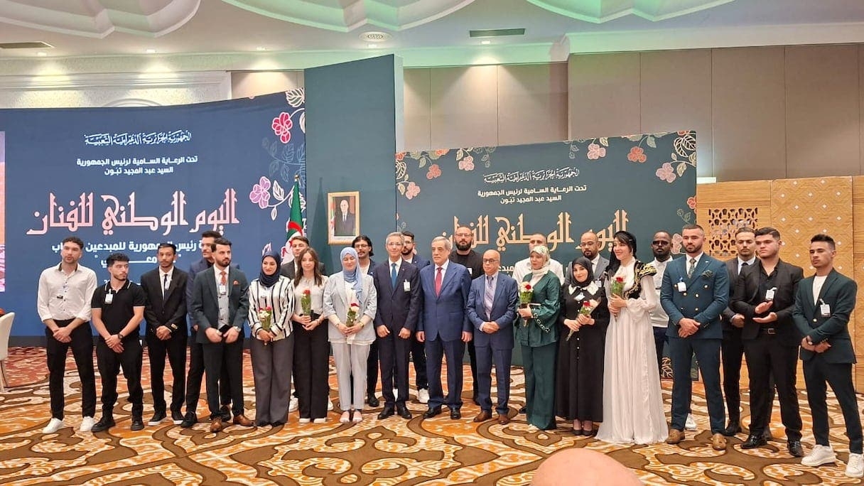 بجائزة أذل بها المستفيدين.. تبون يحتقر "الأدباء" باسم الإبداع