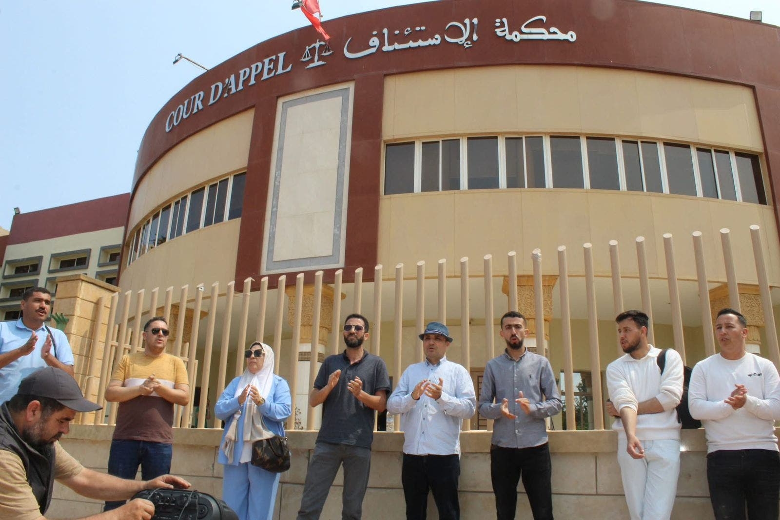 وقفة احتجاجية بالناظور تضامنًا مع أستاذ معتقل بتهمة الاغتصاب