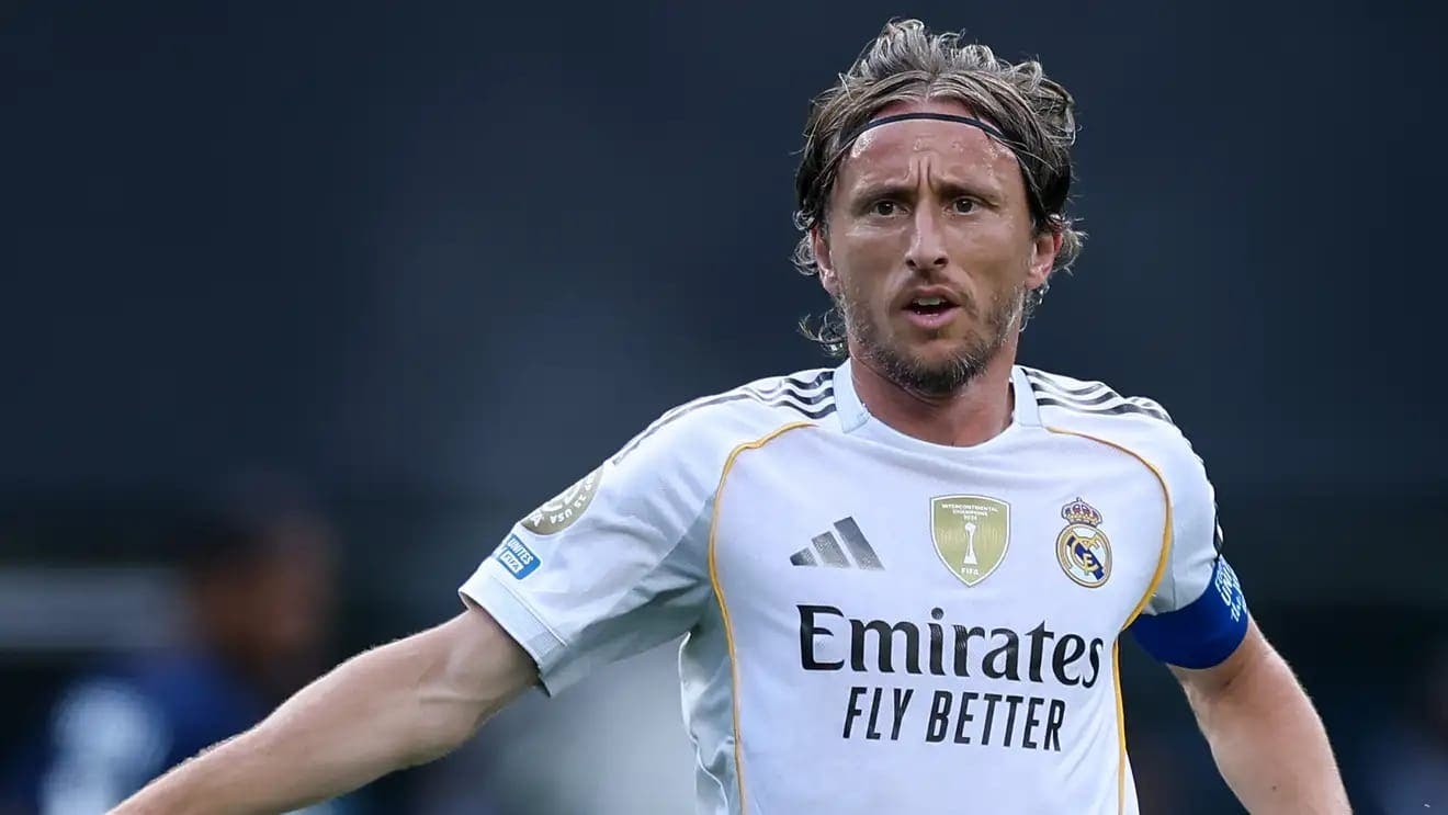 ميلان يتعاقد رسميًا مع لوكا مودريتش في صفقة حرة