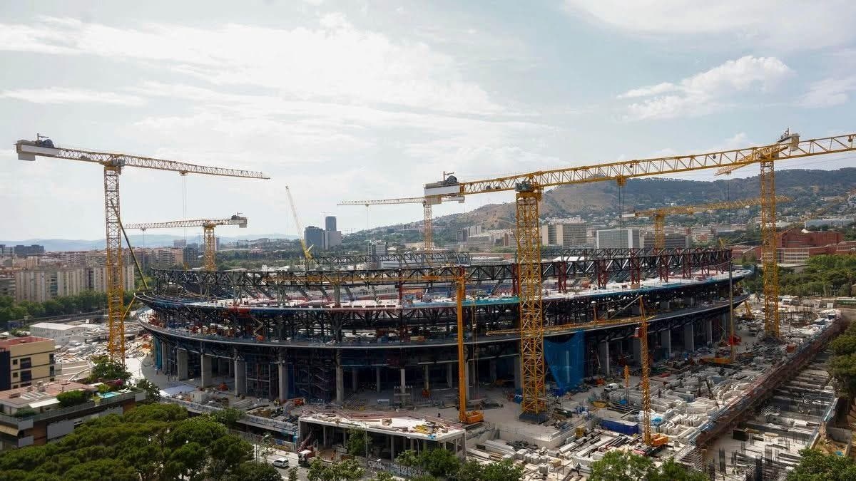تصريحات عمدة برشلونة حول جاهزية 'كامب نو' الجديد تثير الجدل