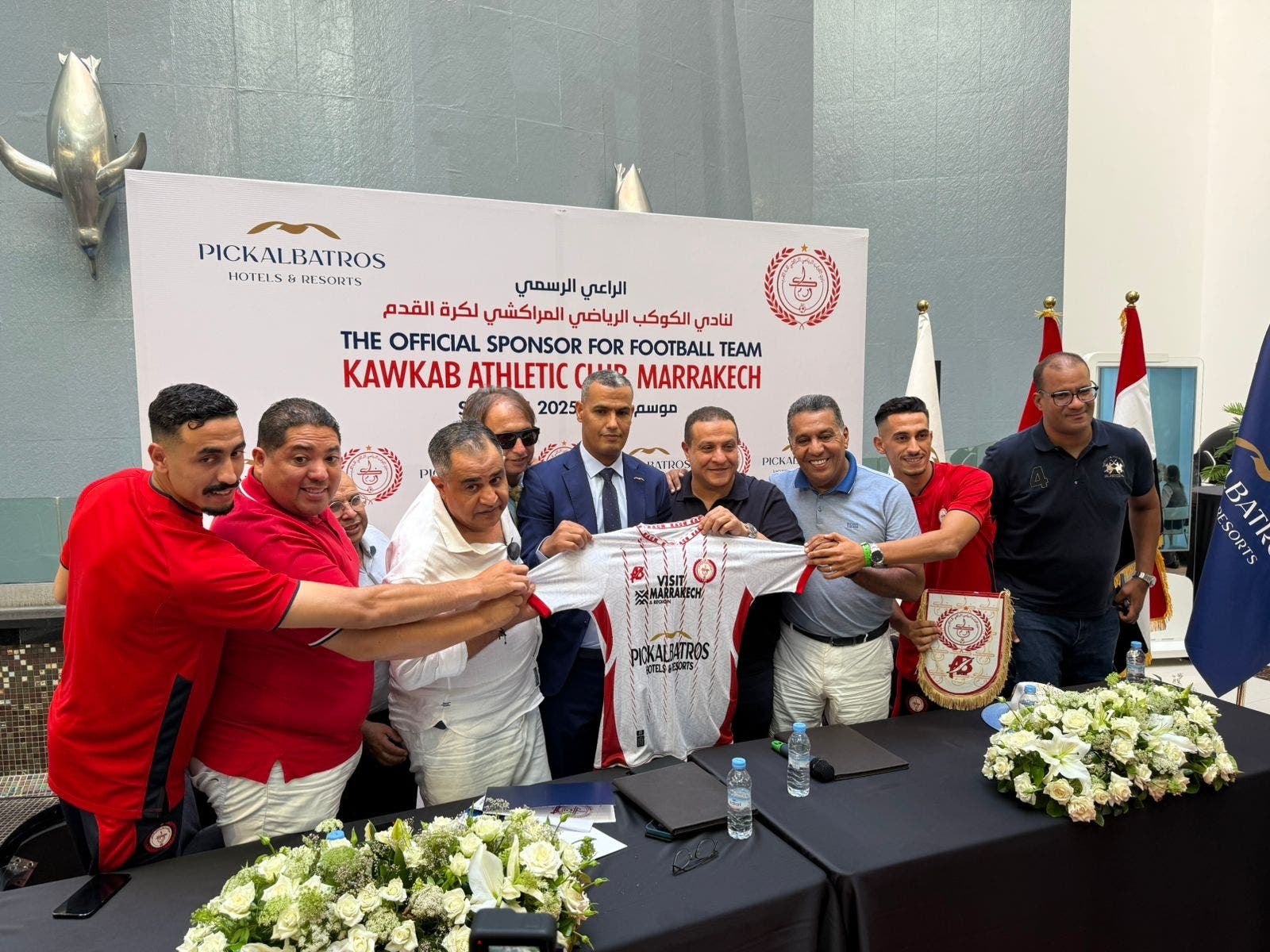 مجموعة "بيك الباتروس" توقع اتفاقية شراكة مع الكوكب المراكشي لتحسين وضعيته المالية