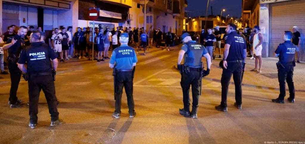 المهاجرون المغاربة في إسبانيا: هل أصبحوا وقودًا لصراعات سياسية لا ناقة لهم فيها؟