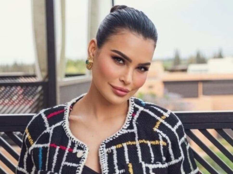 زوجة رئيس 'الفيفا' تتألق بقلادة مميزة من توقيع مريم الأبيض تجسد خريطة المغرب (صورة)