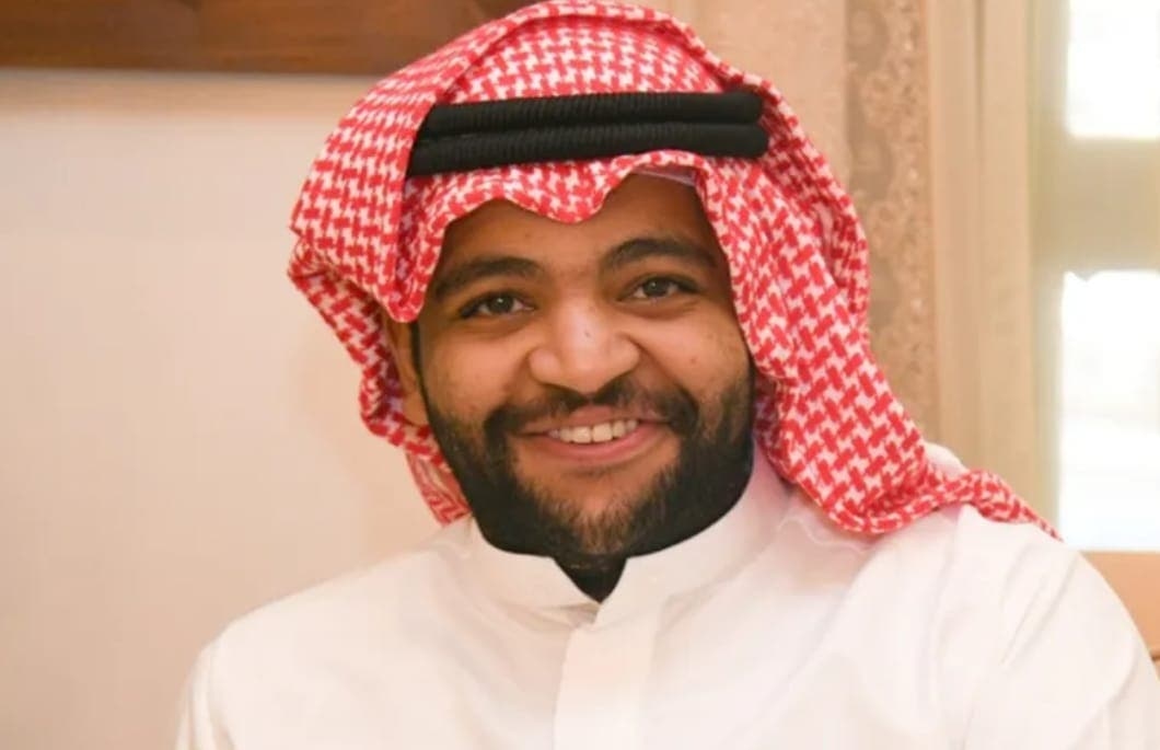 خالد المظفر يتحدى الجلطة ويظهر على المسرح ليطمئن جمهوره
