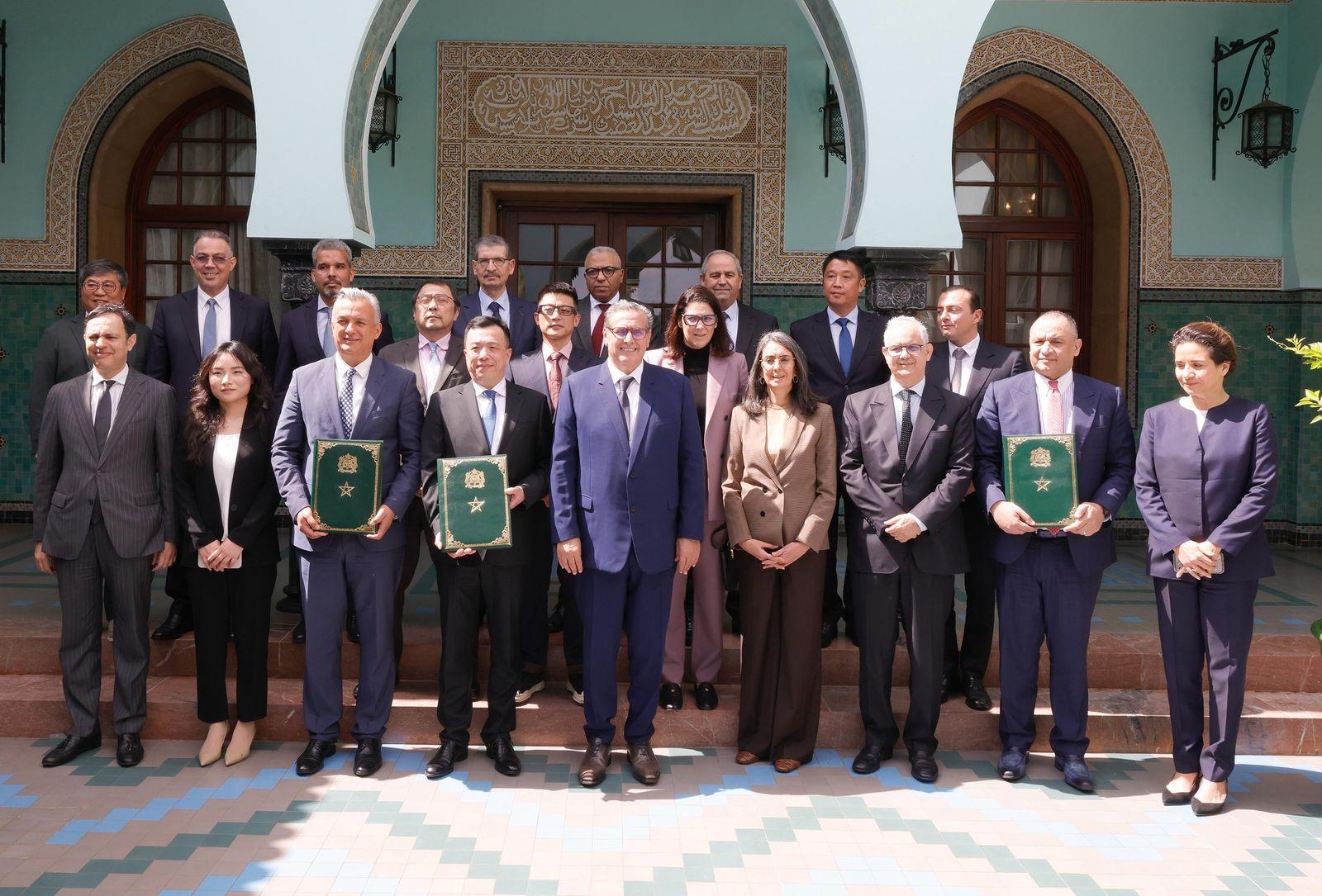أخنوش يترأس مراسم توقيع اتفاقية استثمارية مع المجموعة الصينية "صنرايز" المتخصصة في قطاع النسيج