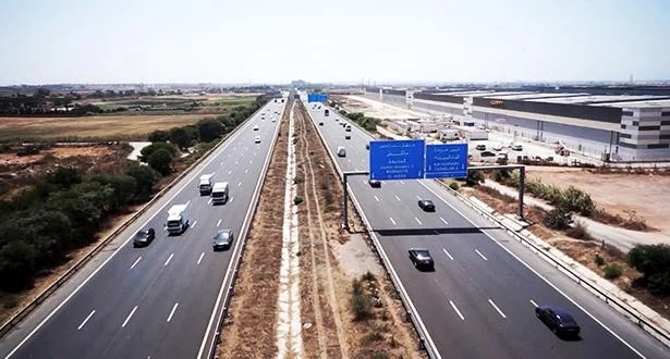 السماح لجميع مستعملي الطريق داخل التراب الوطني باستعمال صفيحة التسجيل الخاص بالسير الدولي