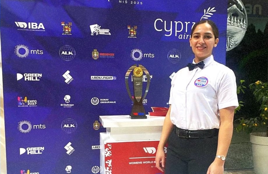المغربية أميمة سملالي تفوز بجائزة أفضل حكمة في بطولة العالم للملاكمة النسائية