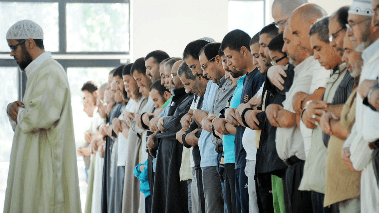 المجلس الفرنسي للديانة الإسلامية يدعو المسلمين إلى توخي الحذر عقب الهجوم المعادي للإسلام في "لا غراند كومب"