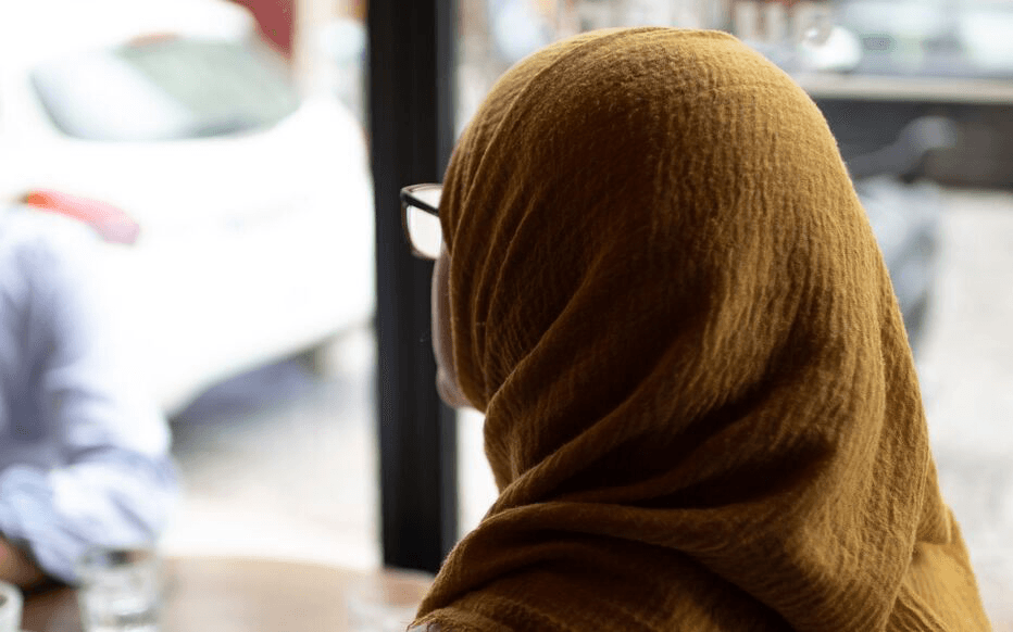 فرنسا: الاعتداء على سيدة في بواسي كانت رفقة طفلها ونزع حجابها