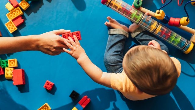Young males as babysitters in Morocco : A new trend driven by digital childcare platforms