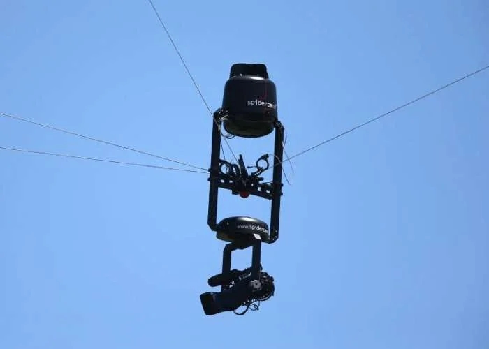 الشركة الوطنية للإذاعة والتلفزة تطلق صفقة لتغطية كان 2025 بكاميرات "Spidercam"