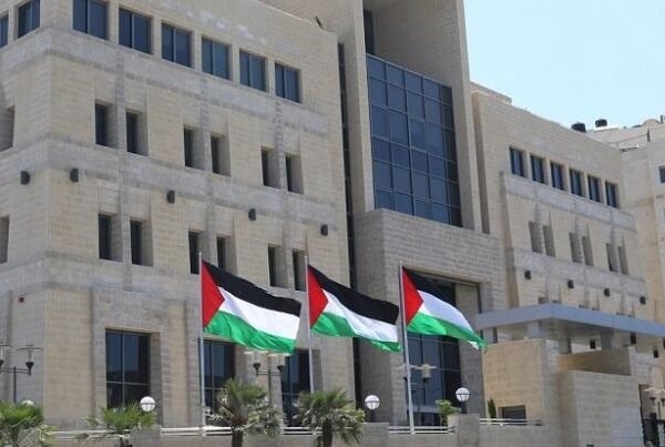 النقد الفلسطينية تُصدر تعميماً للمصارف بشأن الشيكات المعادة