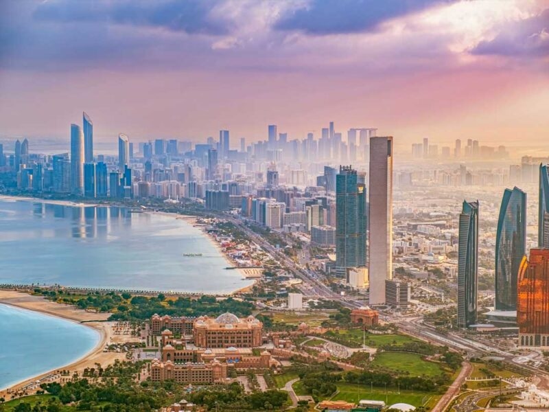 الموافقة على علاج للعين بقطرة للتخلص من النظارة الطبية بقطرة يومية