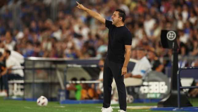 نجم برشلونة يُطلق سهماً جديداً تجاه تشافي