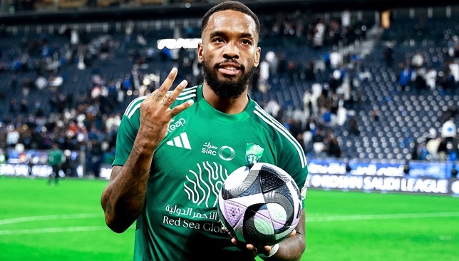 إيفان توني يدخل تاريخ الكلاسيكو بثلاثيته في الهلال