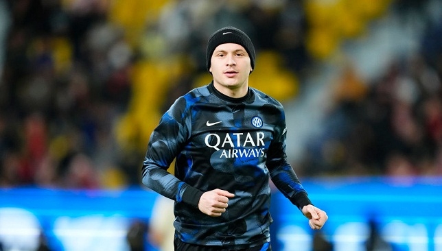 الهلال ينسج خيوطه حول رقبة باريلا