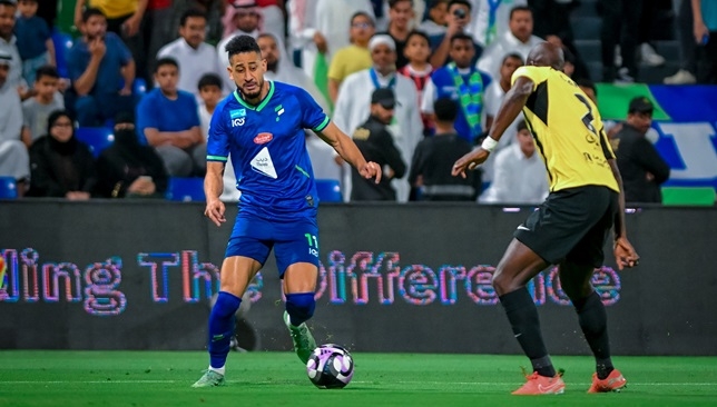 لاعب الفتح يكرر جزائية ألفاريز المثيرة ضد الاتحاد.. فيديو