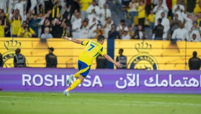 رونالدو يعود بالنصر ضد الرياض ويسجل هدفين في 8 دقائق.. شاهد