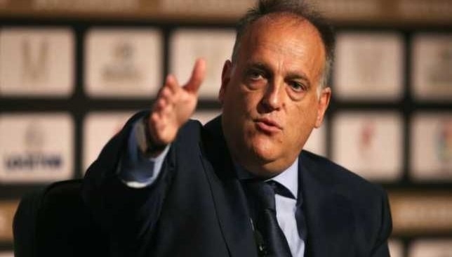 تيباس يرد على شكوى فليك مدرب برشلونة