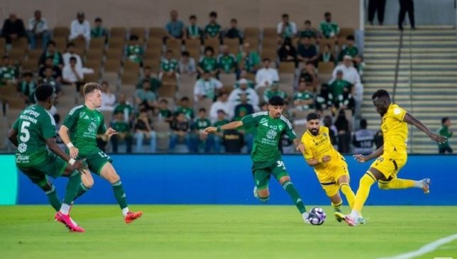 الأهلي يواصل تألقه بالفوز على التعاون بثنائية في الدوري.. فيديو