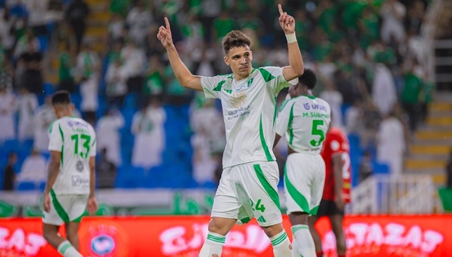 نادٍ إيطالي ينضم لسباق التعاقد مع فيجا من الأهلي