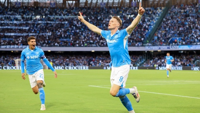 رسمياً.. مكتوميناي يحصد جائزة أفضل لاعب في الدوري الإيطالي