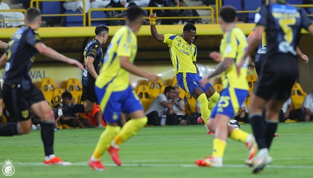النصر يصدم الأهلي والاتحاد ويتفق مع نجمه على التجديد