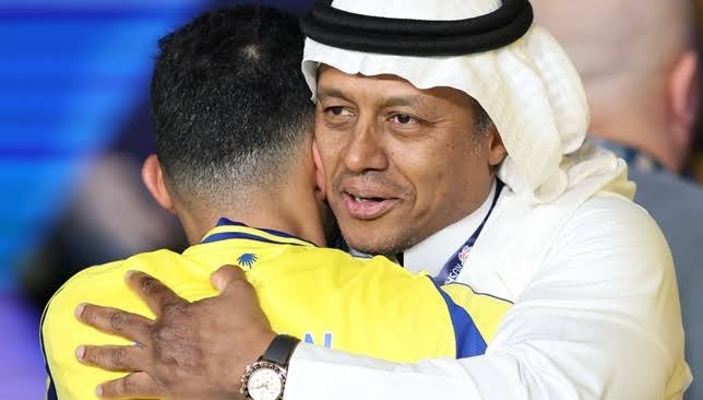 الجمعان يفند شائعات رحيله عن النصر