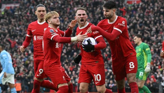 ليفربول يستلم كأس الدوري الإنجليزي تحت أعين يورجن كلوب! .. فيديو