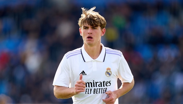 تشابي ألونسو يطلب من ريال مدريد استعادة نيكو باز