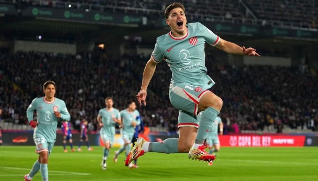 ألفاريز يفتح الباب لفكرة الانتقال إلى برشلونة!