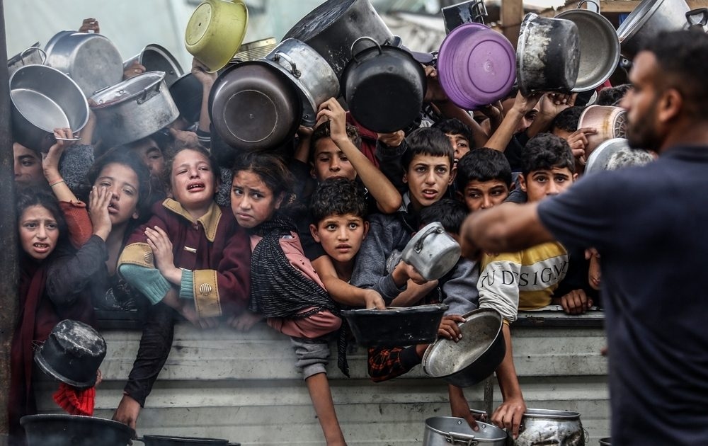 حين صارت الصورة أقوى من الإنكار.. هكذا بدأ الإعلام الغربي يلتفت 'أخيراً' إلى مجاعة غزة