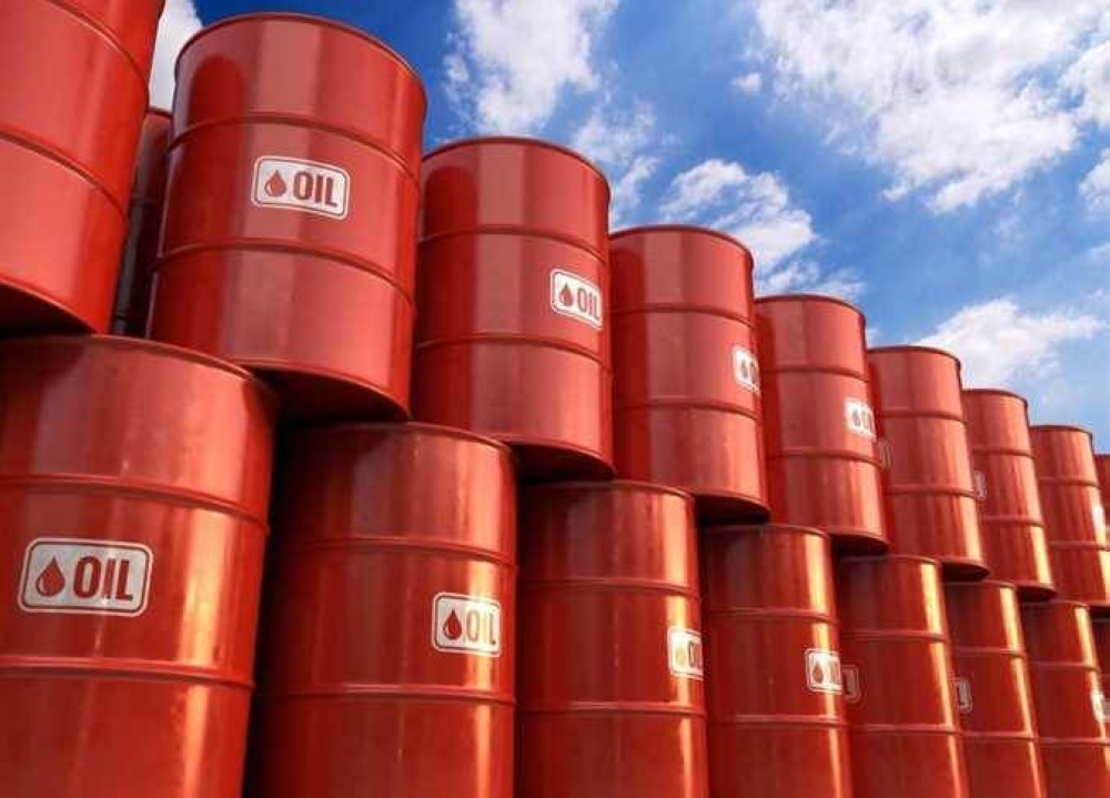 النفط يقفز بأكثر من 7% وبرنت يتجاوز 74 دولارًا