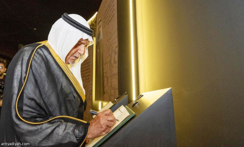 نائب أمير مكة يدشن معرض «في محبة خالد الفيصل»