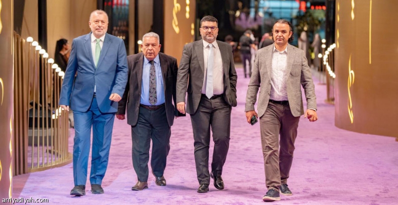 حسام الدين يكسب الجائزة الكبرى في القلم الذهبي