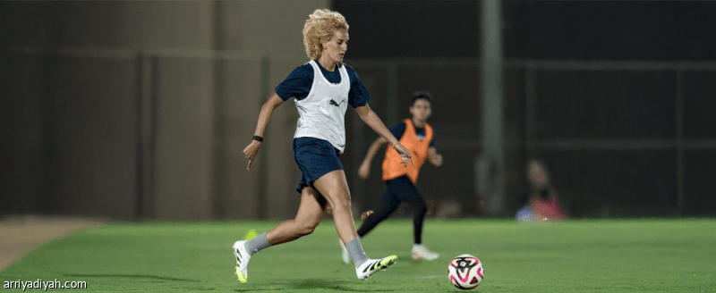 نجمة دوري الأبطال تدعم «سيدات الهلال»