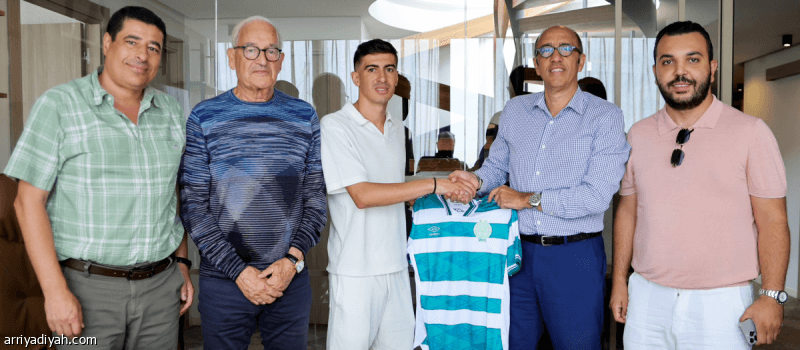 الرجاء يستعيد مكعازي بعد موسم مع الوحدة