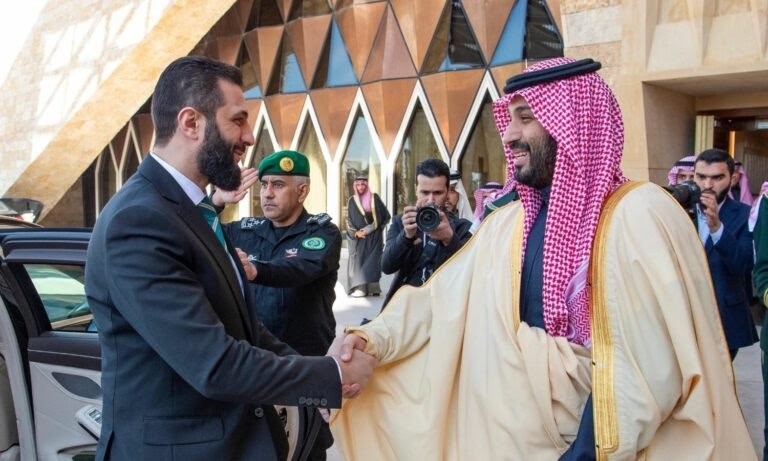 اجتماع مغلق بين الشرع وترامب في السعودية